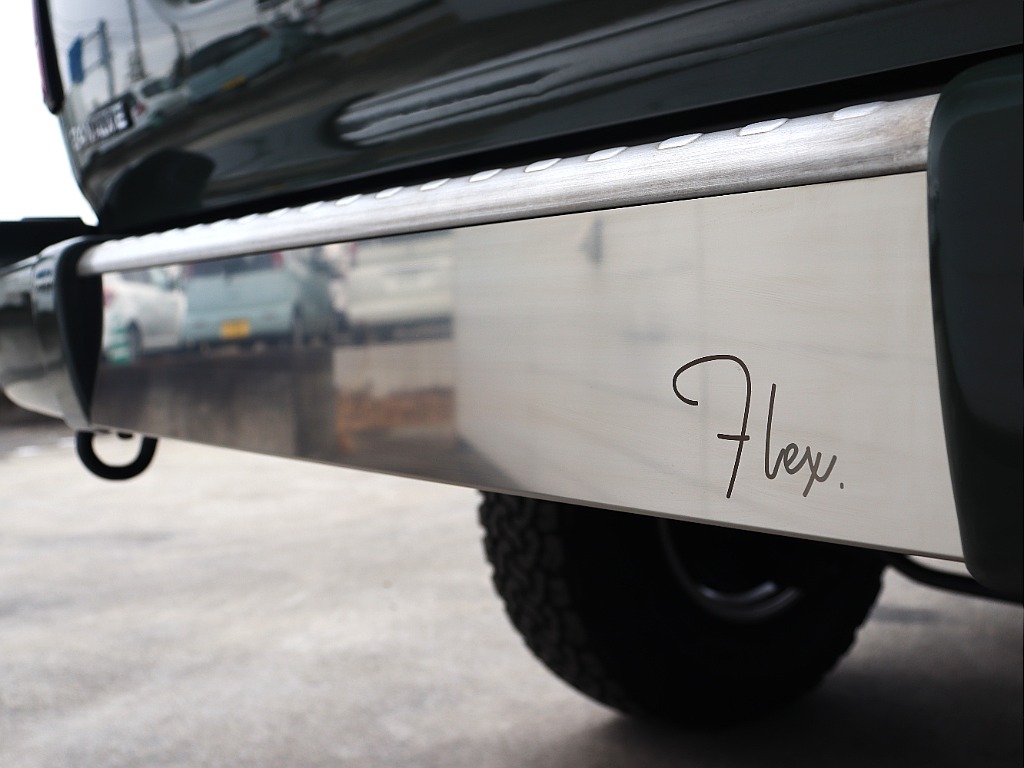 FLEXオリジナルメッキバックプレートをセット！リアビューも綺麗に演出！