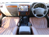 内装もご要望の多いベージュ内装をベースに作成いたしました！走行距離も