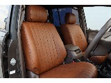新品クラシックレザー調シートカバーを装備！