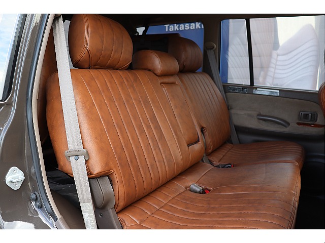 後期モデルなので、セカンドシートは6対4の分割タイプになります！