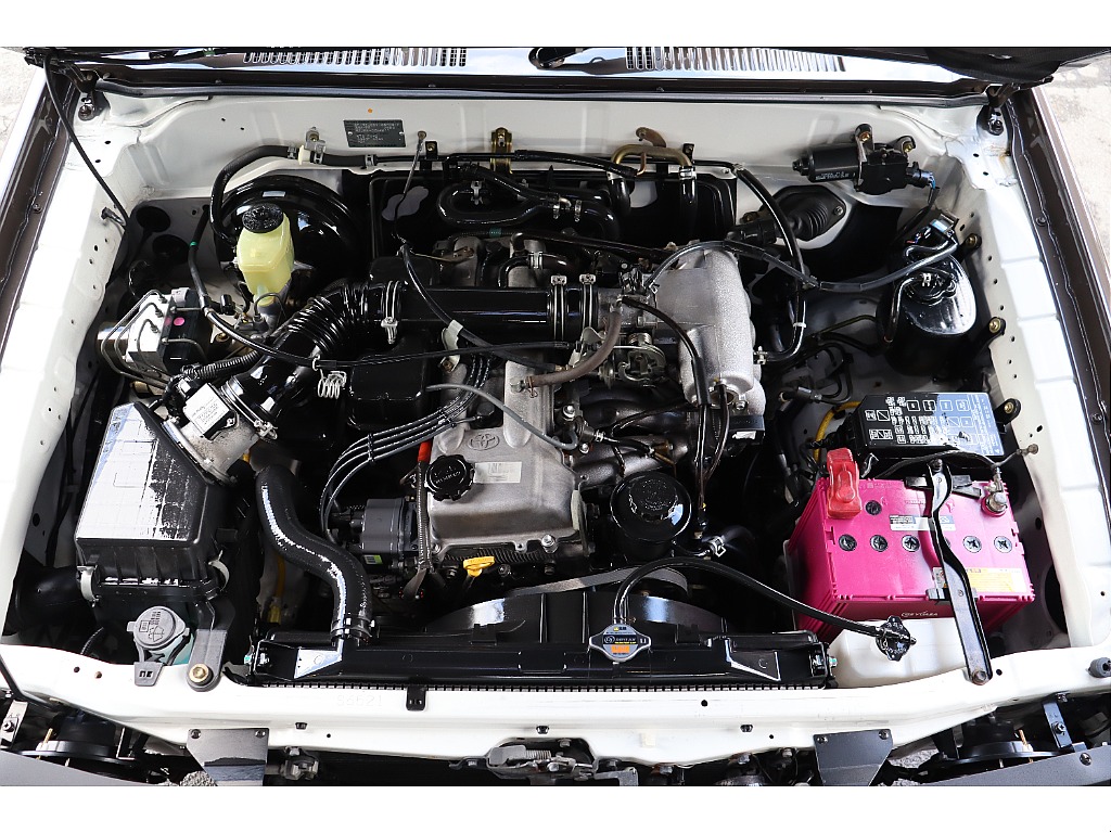 エンジンルームコンディションも良好ですよ！