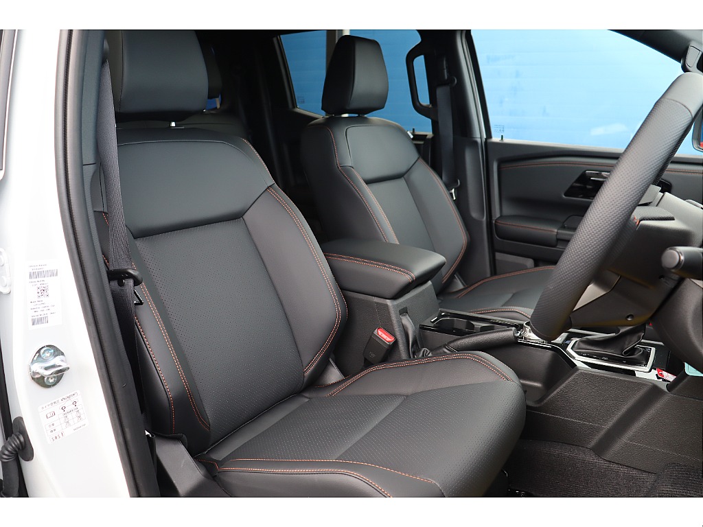 純正レザーシート！運転席はパワーシートになります！