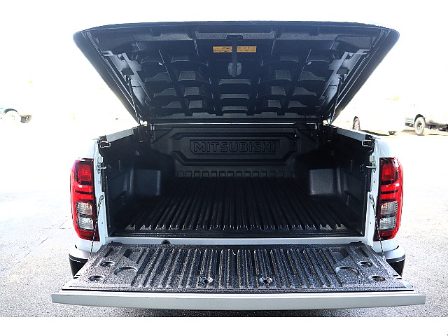 新品純正ハードトノカバーを装備！