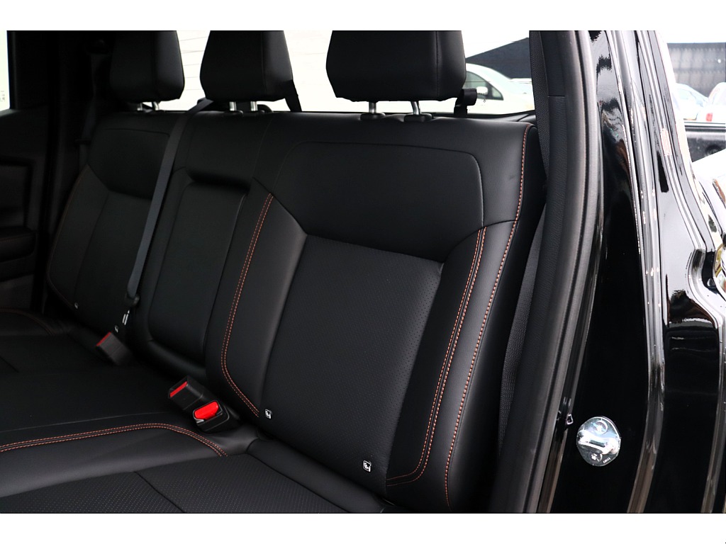 後部座席になります☆