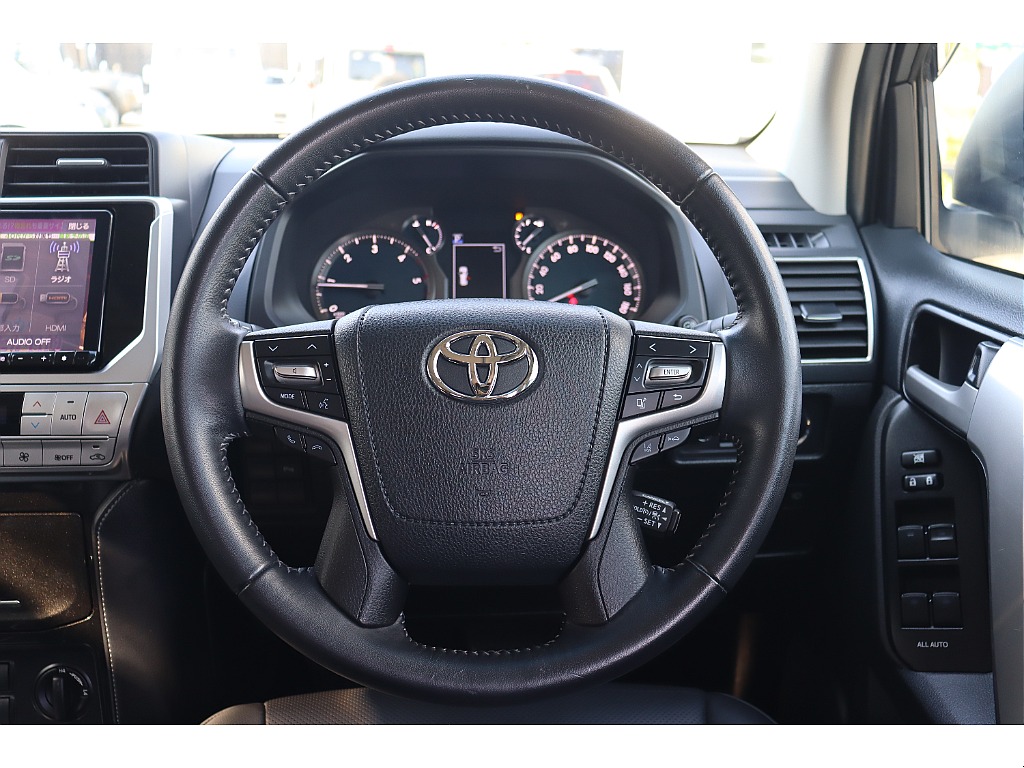 純正本革巻きステアリング！