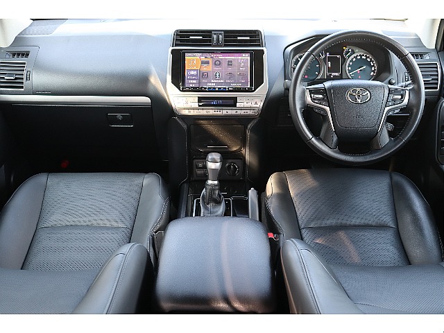 Lパッケージベースですので、純正皮シートになりますよ！