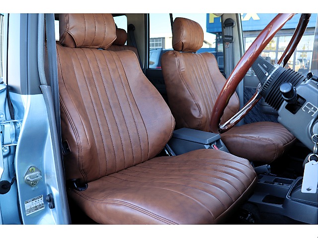 新品レザー調シートカバーをセット！