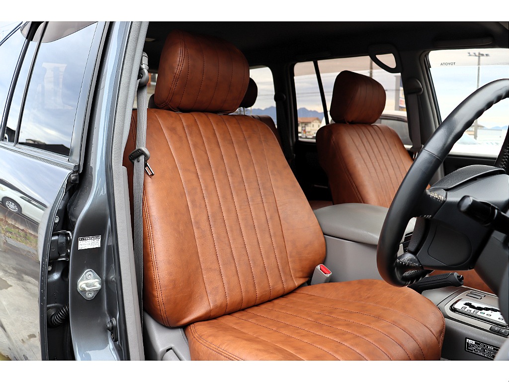 運転席も綺麗に保たれております☆