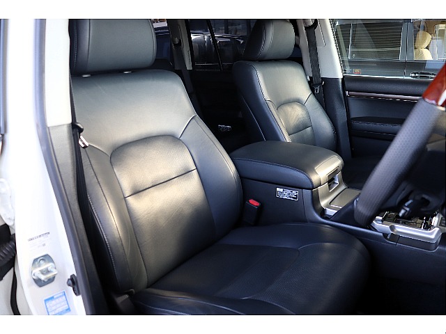 運転席パワーシート完備☆