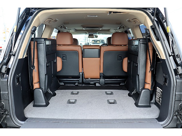 ３列目シートを跳ね上げれば、ラゲッジスペースとしても広々ご利用いただけます！