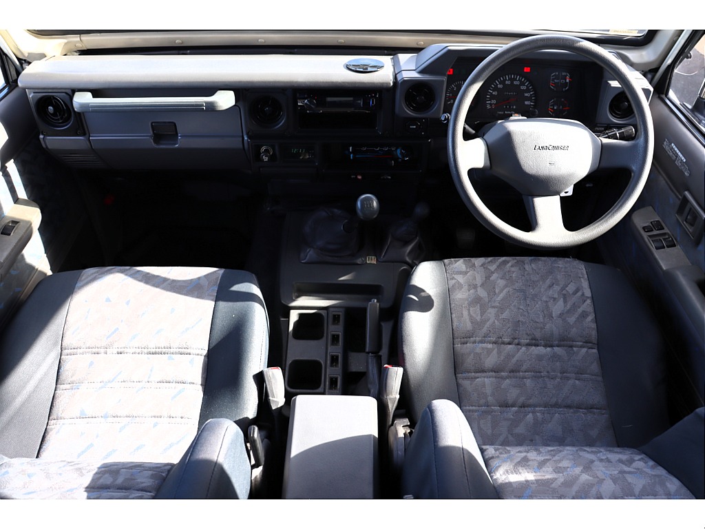 内装綺麗に保たれております☆