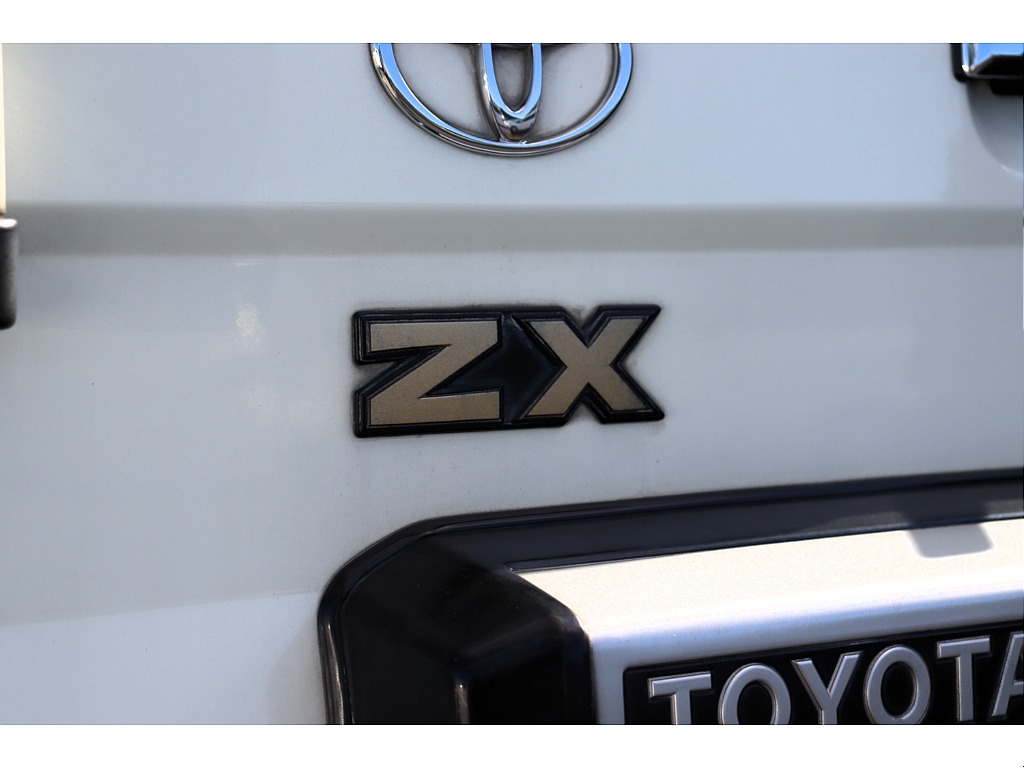 上級グレードのZXになります！