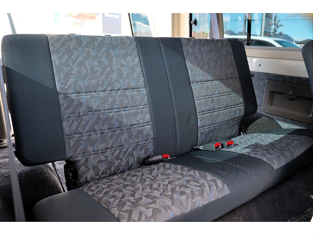 後部座席になります☆