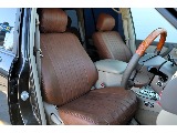 クラシックレザー調シートカバー装備済み！