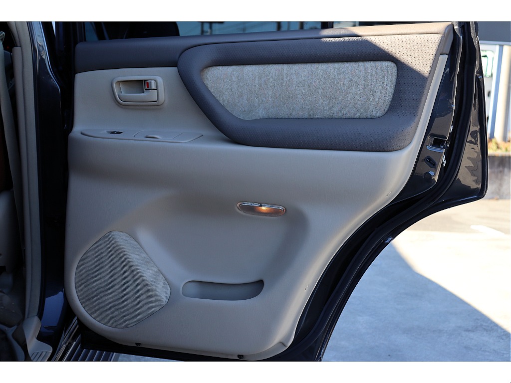 ２列目ドア内張！