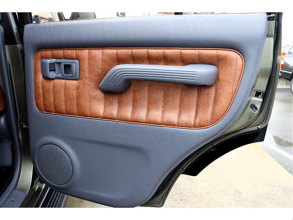 ドア内張張替で車内イメージもグッと統一感あがりますね♪