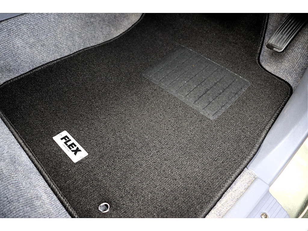新品オリジナルフロアマットを装備！