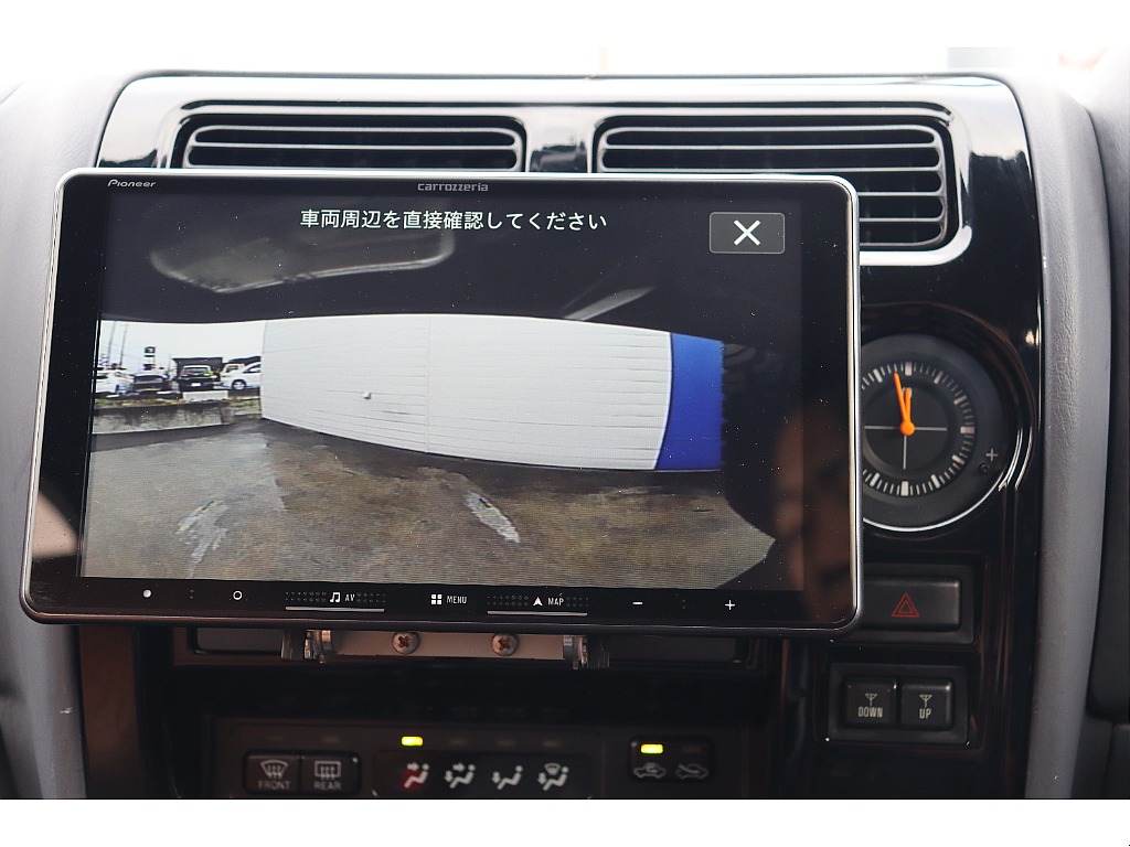 バックカメラ完備で後方視界もしっかり確保！