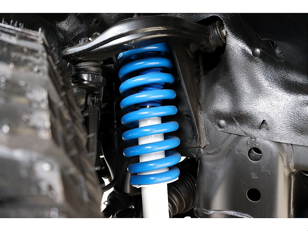 新品オリジナル２インチUPコイルに新品ショックアブソーバー！