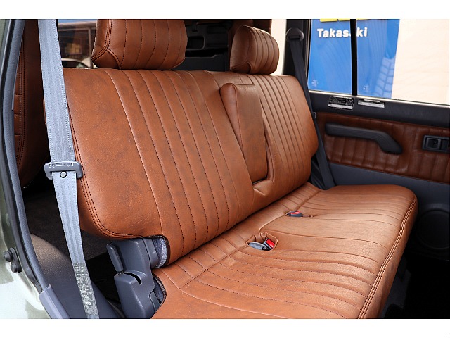 ベンチタイプのセカンドシート！