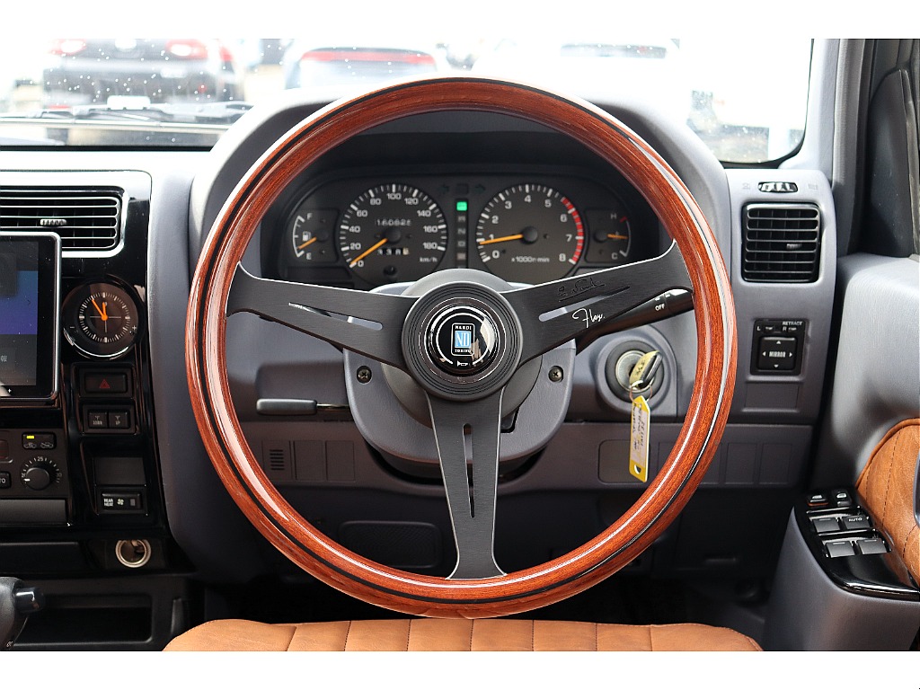 新品ナルディーステアリング装備！