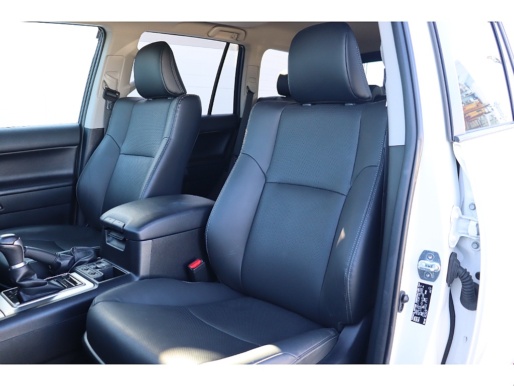 助手席側シート！