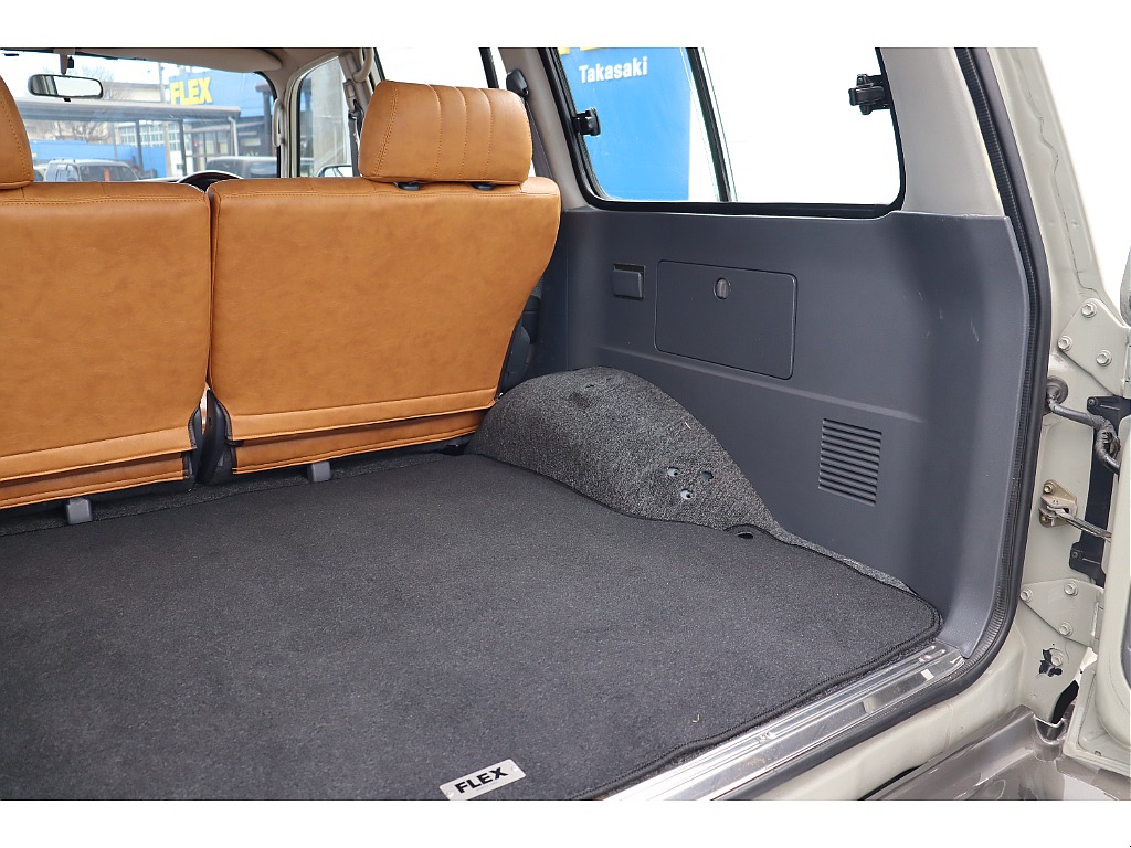 荷室内張もコンディション良好！