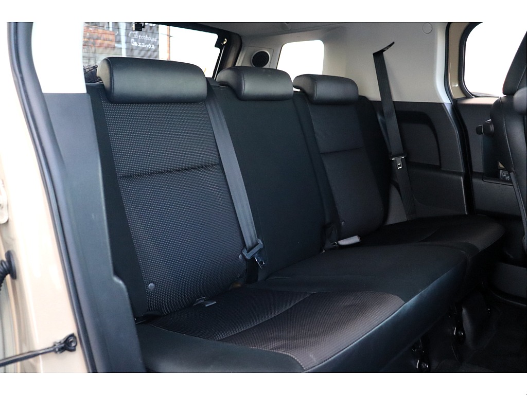 後部座席シートになります☆