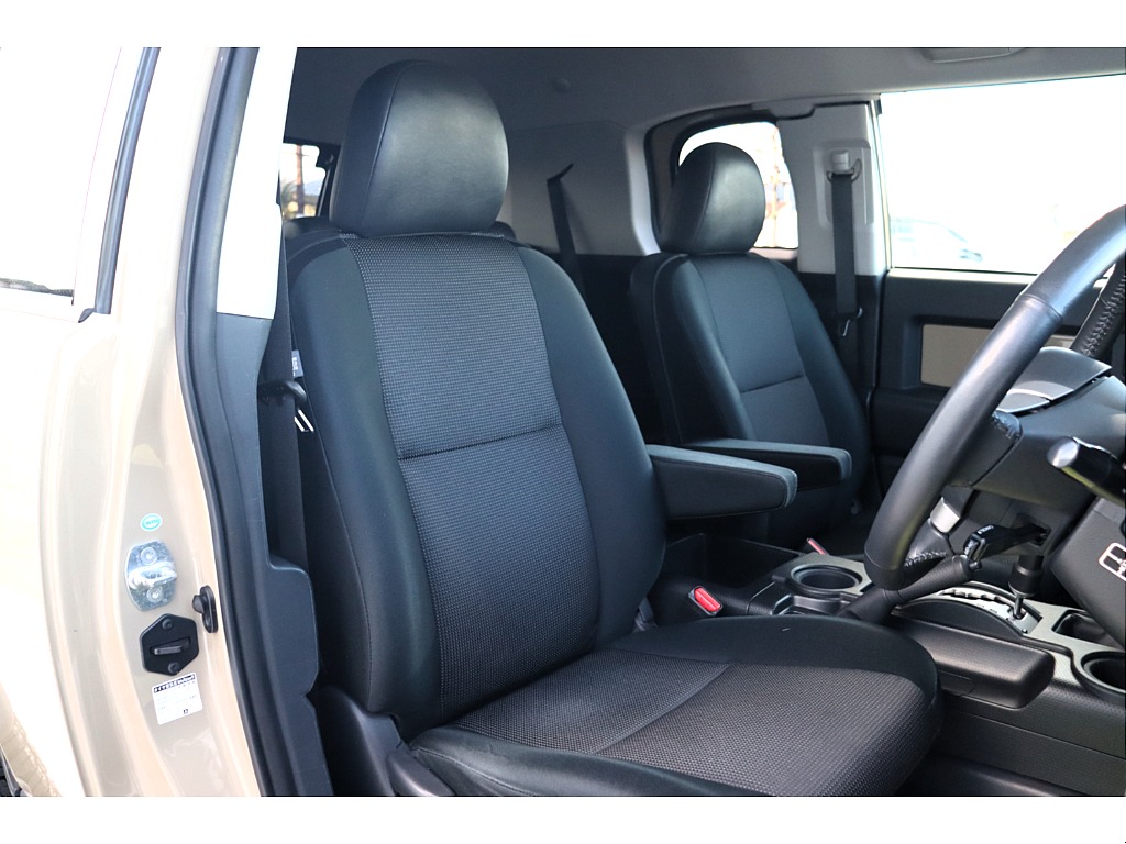 運転席シートになります☆