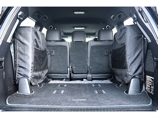 ３列目シートは跳ね上げ式の為、ラゲッジスペースとしても広々ご利用いただけます！