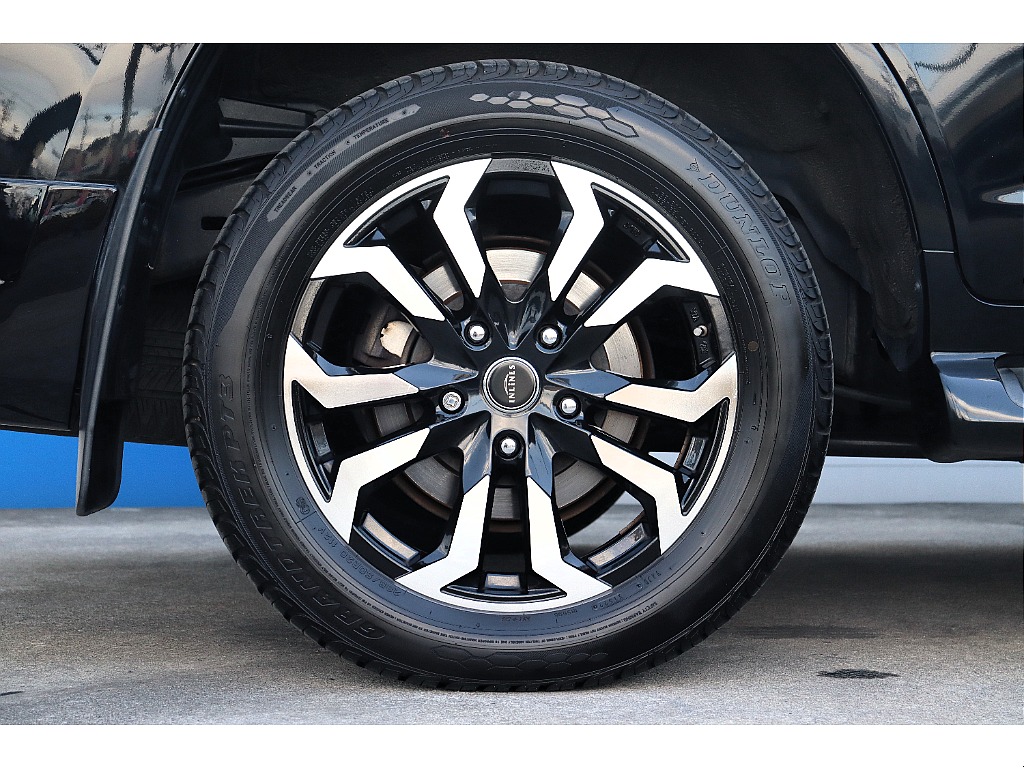 足元は社外20インチAWをインストール！