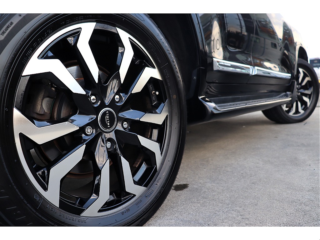 ホイールカラーがブラックボディとの相性も良いですね♪