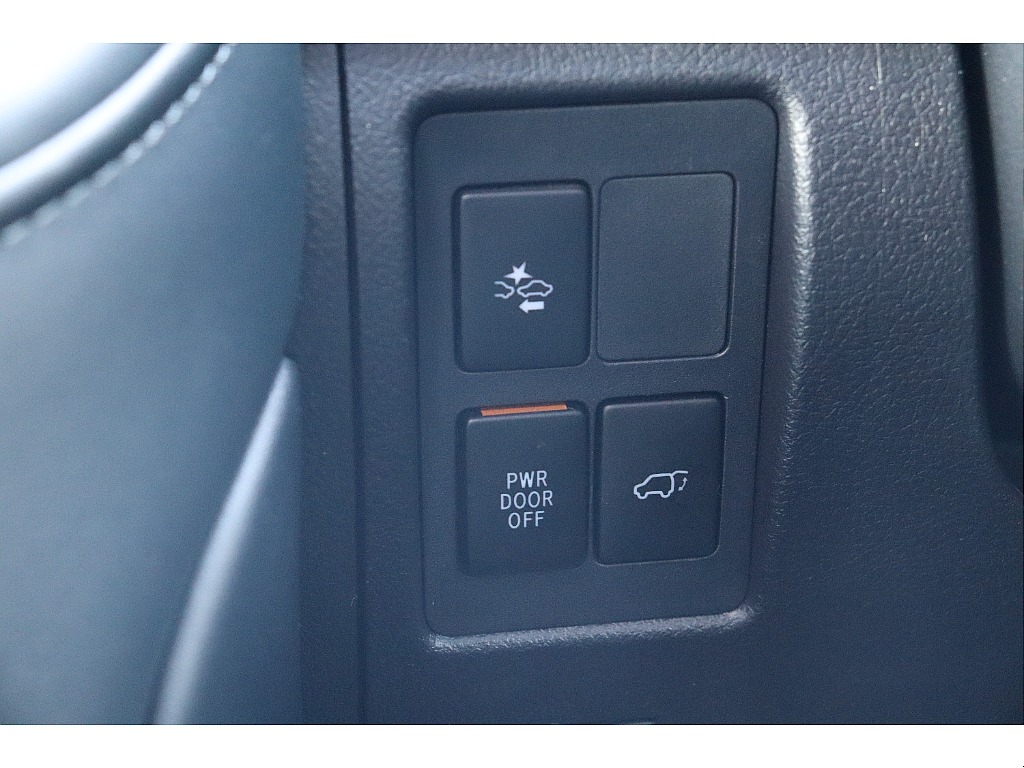 こちらも欠かせないOP装備、パワーバックドア！