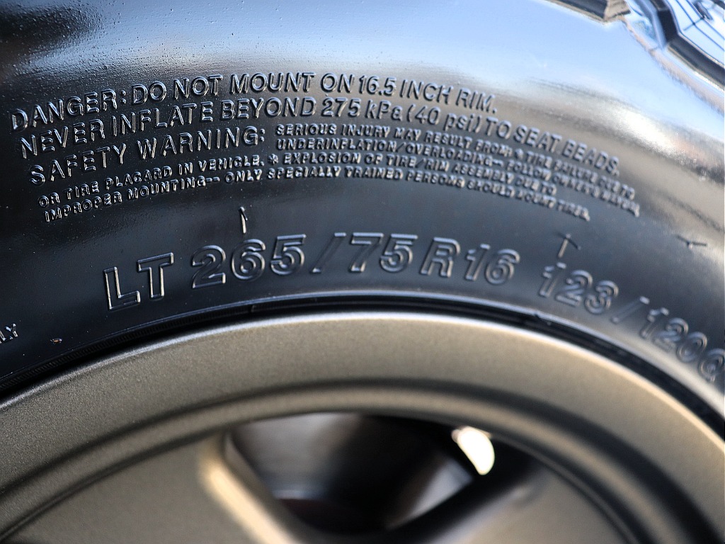 ２６５/７５/１６サイズになります！