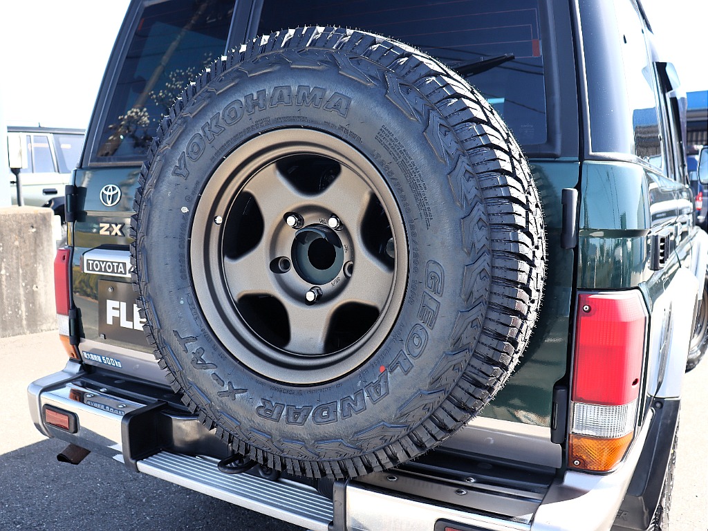 背面タイヤも足元と同様を背負いこみ、抜かりありません！