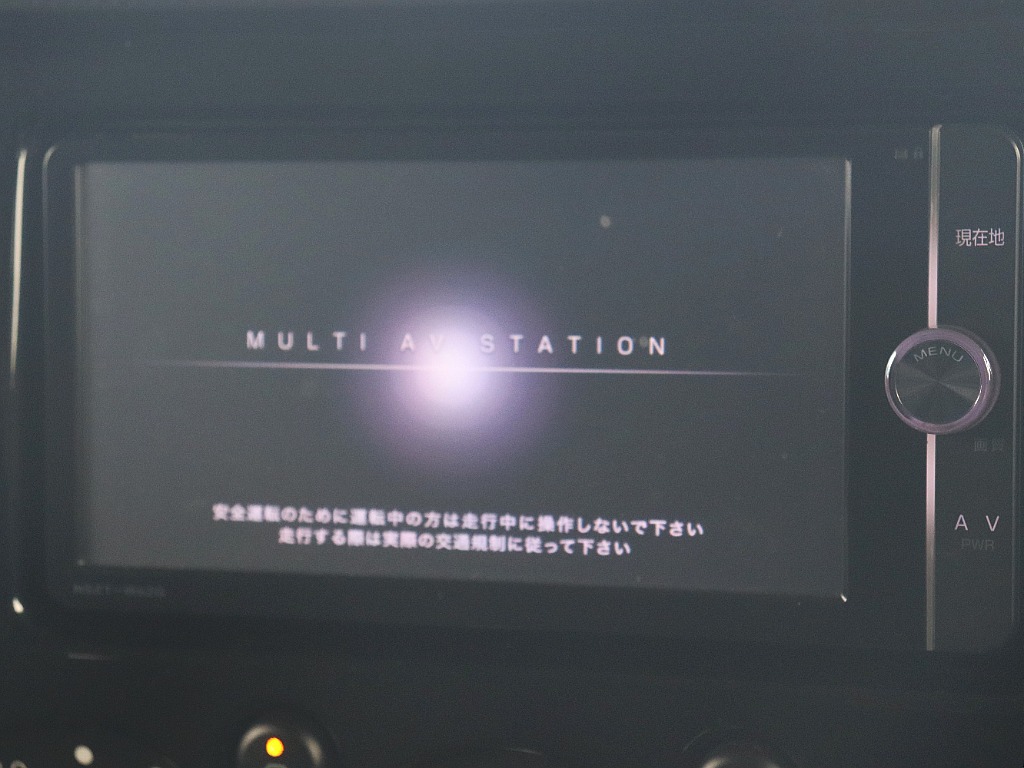 ディーラー純正SDナビTV付き！別途、最新オーディオのお取り付けも可能ですので、お気軽にご相談ください！