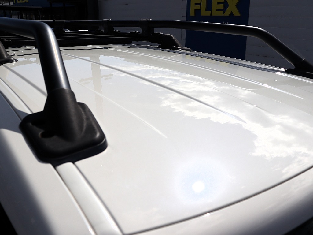 純正オプションのルーフラック付き！