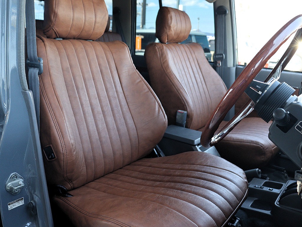 新品レザー調シートカバーをセット！