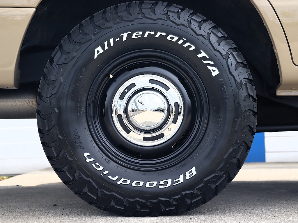 足元には新品DEANクロスカントリー16インチAWにBF235ATタイヤをセット！