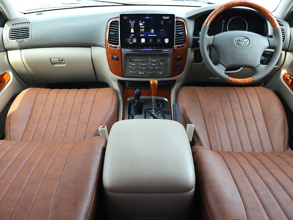 インパネ廻り！中央にはALPINE製フローディングディスプレイオーディオを新品セット！