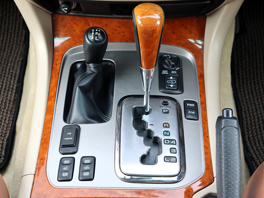 ５速モデルのゲート式シフト！