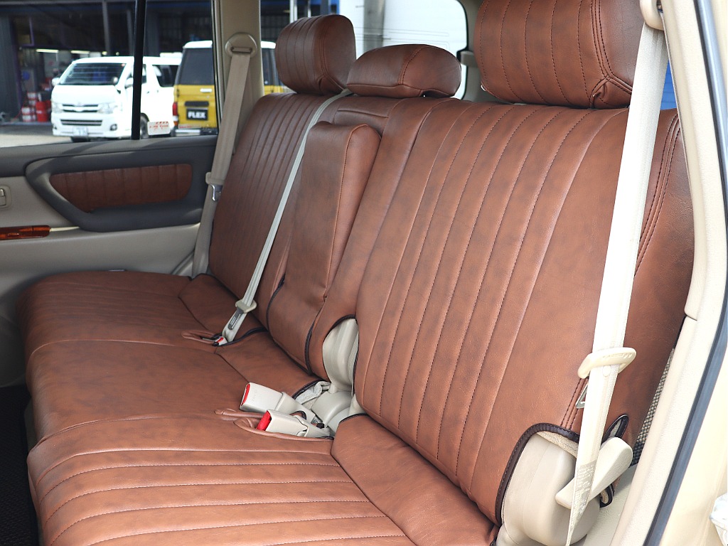 大人の方もゆとりを持ってお座りいただけます！