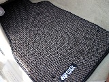 もちろんフロアマットも新品交換！見えにくい部分も抜かりありませんよ！