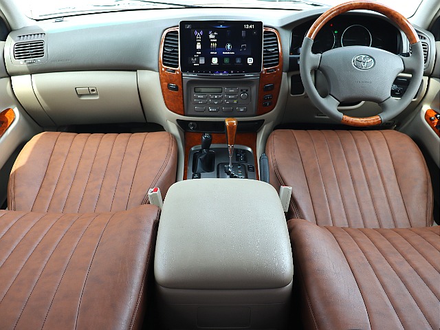 インパネ廻り！中央にはALPINE製フローディングディスプレイオーディオを新品セット！