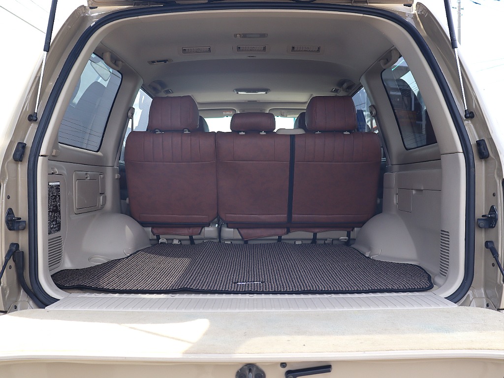 １ナンバー構造変更済みですので、ランニングコストもグッと抑えられます！ラゲッジスペースも広々ご利用いただけますので、積荷も沢山詰め込めますね！