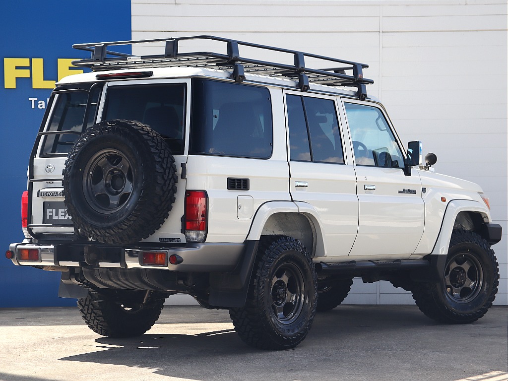 買取りにて入庫の１台を当店にて更に追加カスタムを施したお勧めの１台です♪