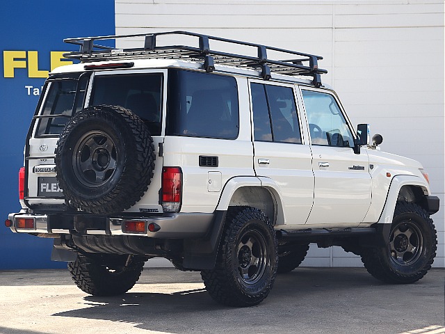 買取りにて入庫の１台を当店にて更に追加カスタムを施したお勧めの１台です♪