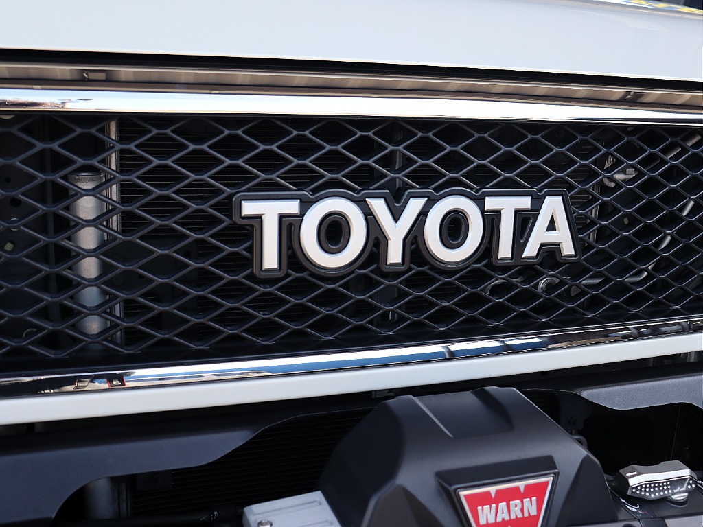 オプション装備のTOYOTAロゴグリル！