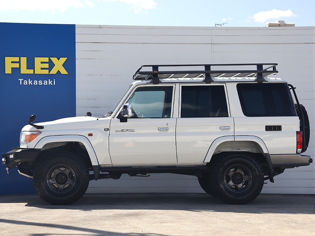 高額なカスタムパーツ満載の１台！