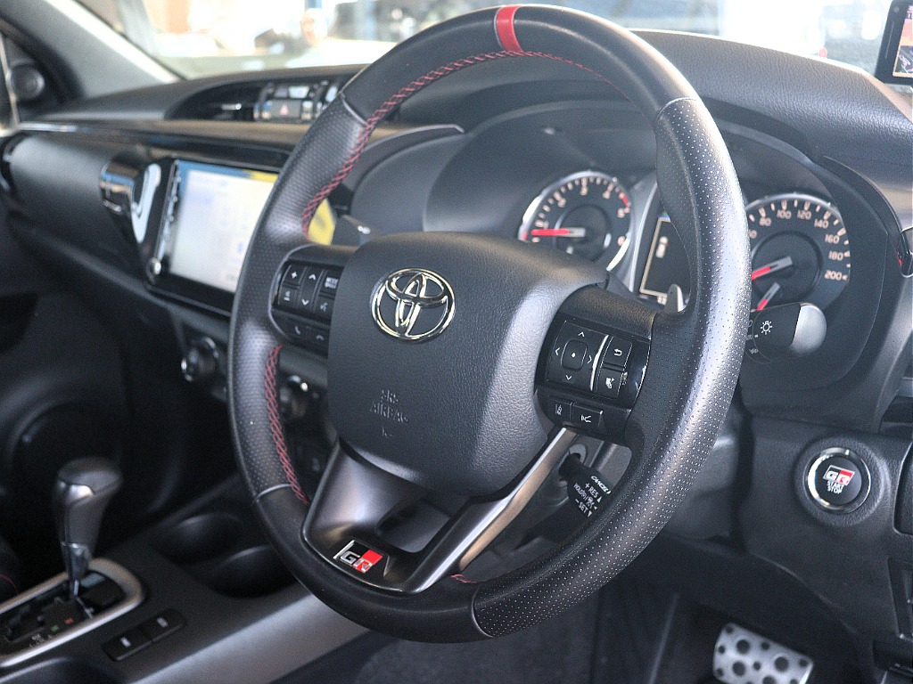 純正専用ステアリング！